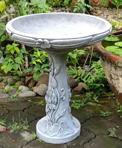 Artikelbild 2 des Artikels “Schale mit Blumenmotiv, Frangipani. Ø. 50 cm. “